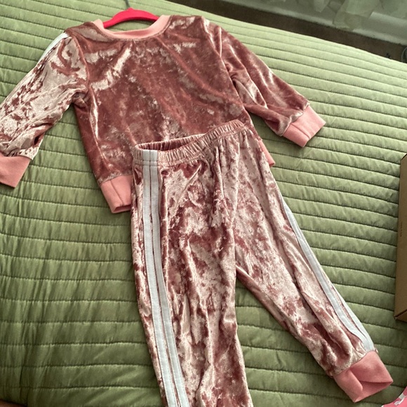 Sweat suit - Picture 1 of 1